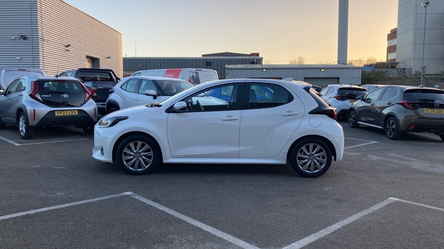 Used Toyota Yaris 2022 for sale - 76948840: Photo 17