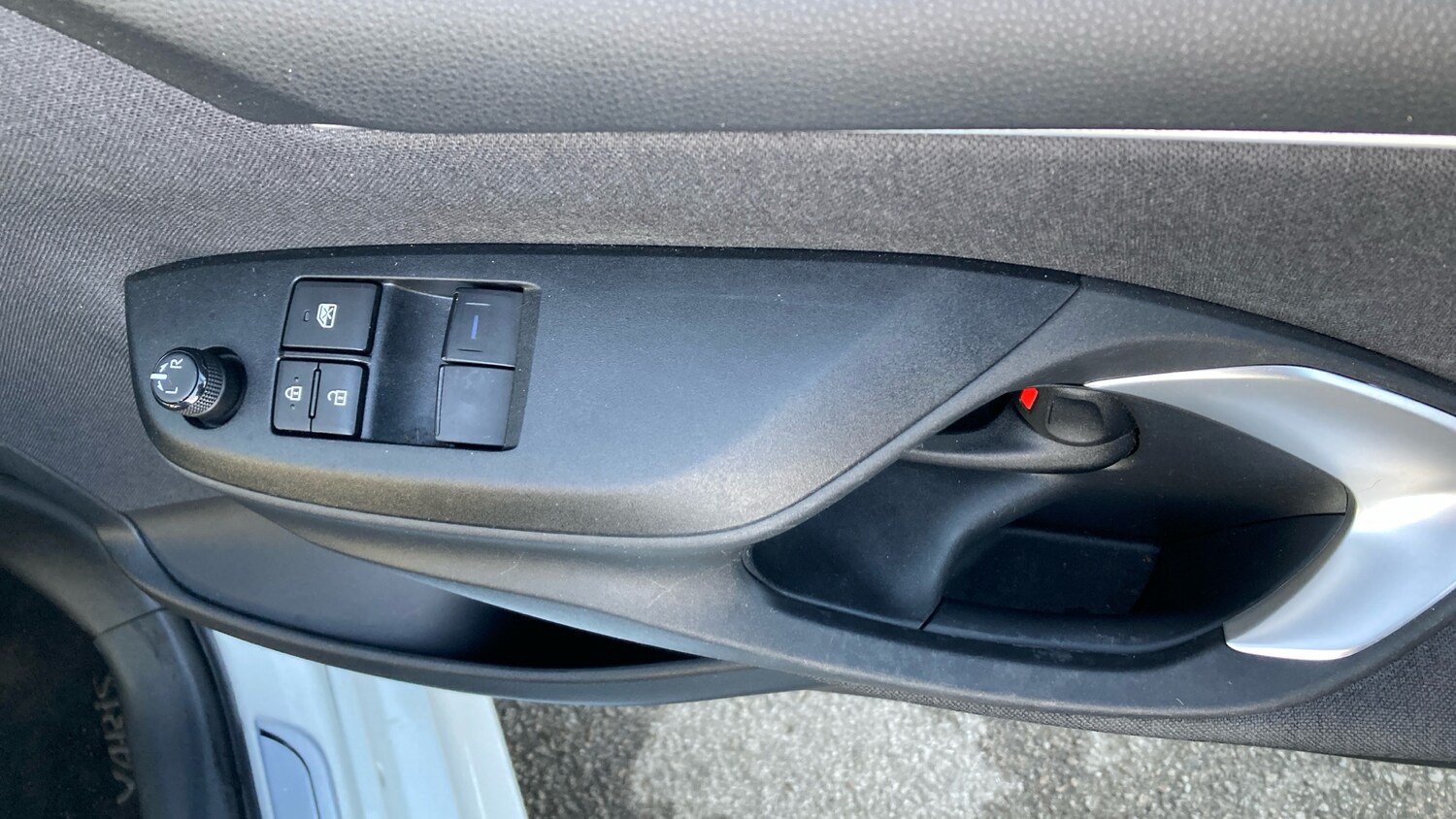 Used Toyota Yaris 2022 for sale - 76948840: Photo 32