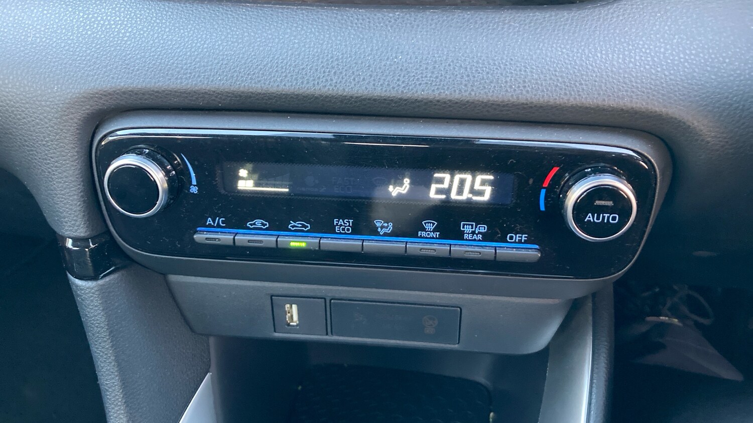 Used Toyota Yaris 2022 for sale - 76948840: Photo 40