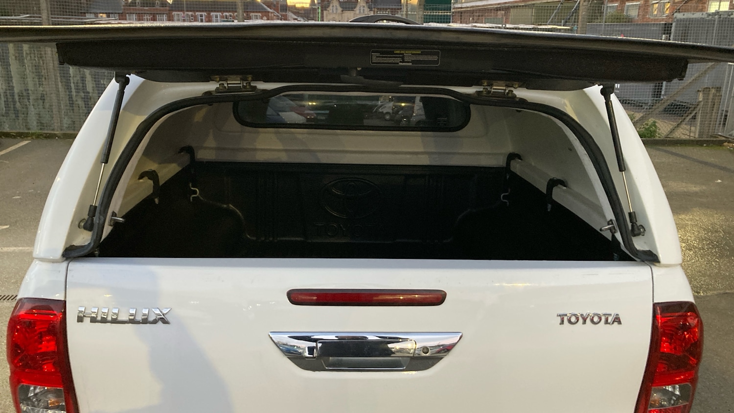 Used Toyota Hilux 2022 for sale - 76640764: Photo 14