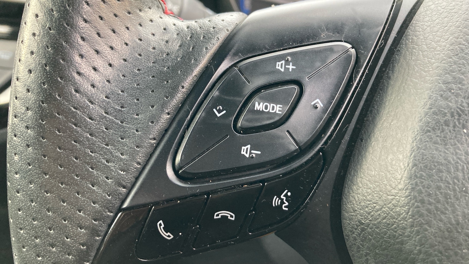 Used Toyota C-HR 2021 for sale - 77206900: Photo 31