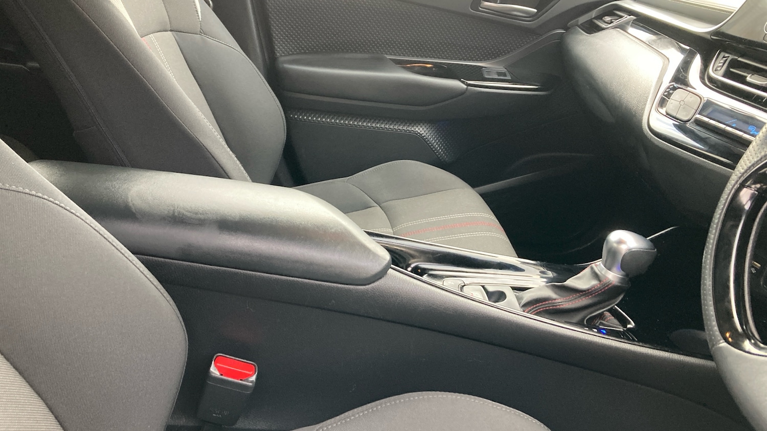 Used Toyota C-HR 2021 for sale - 77206900: Photo 37