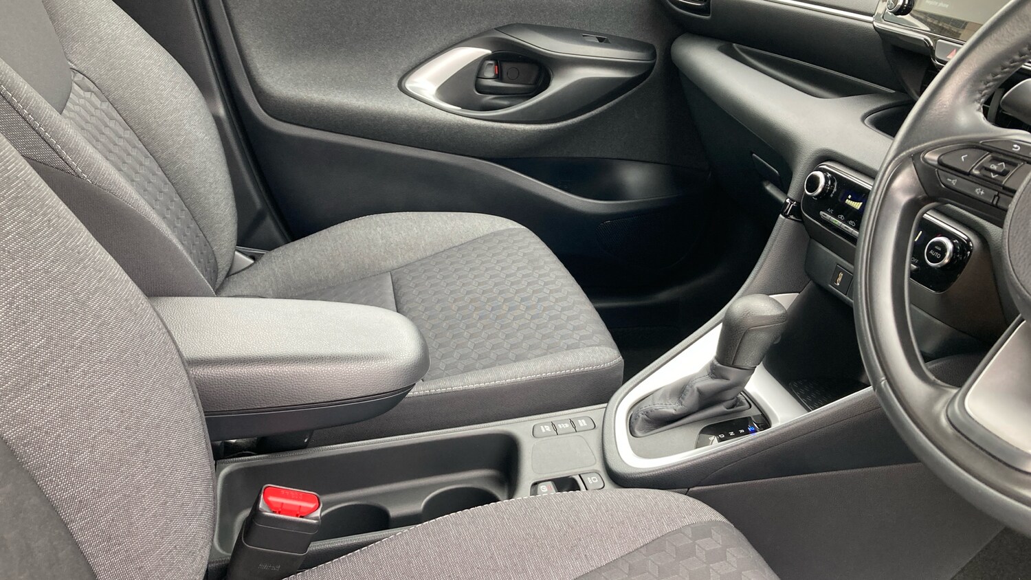 Used Toyota Yaris 2021 for sale - 77639110: Photo 33