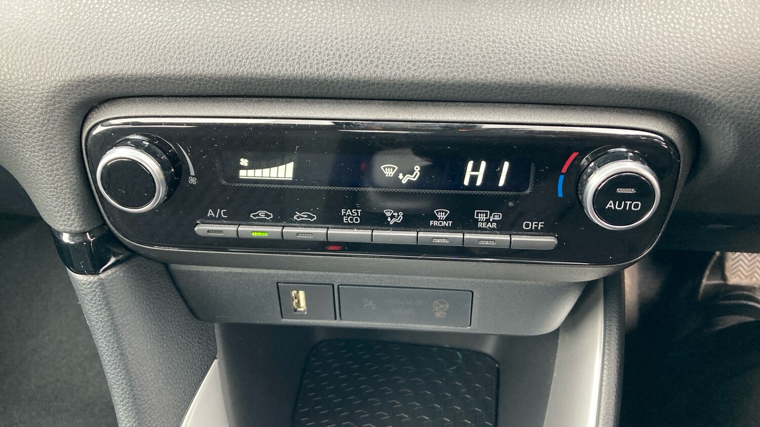 Used Toyota Yaris 2021 for sale - 77639110: Photo 38