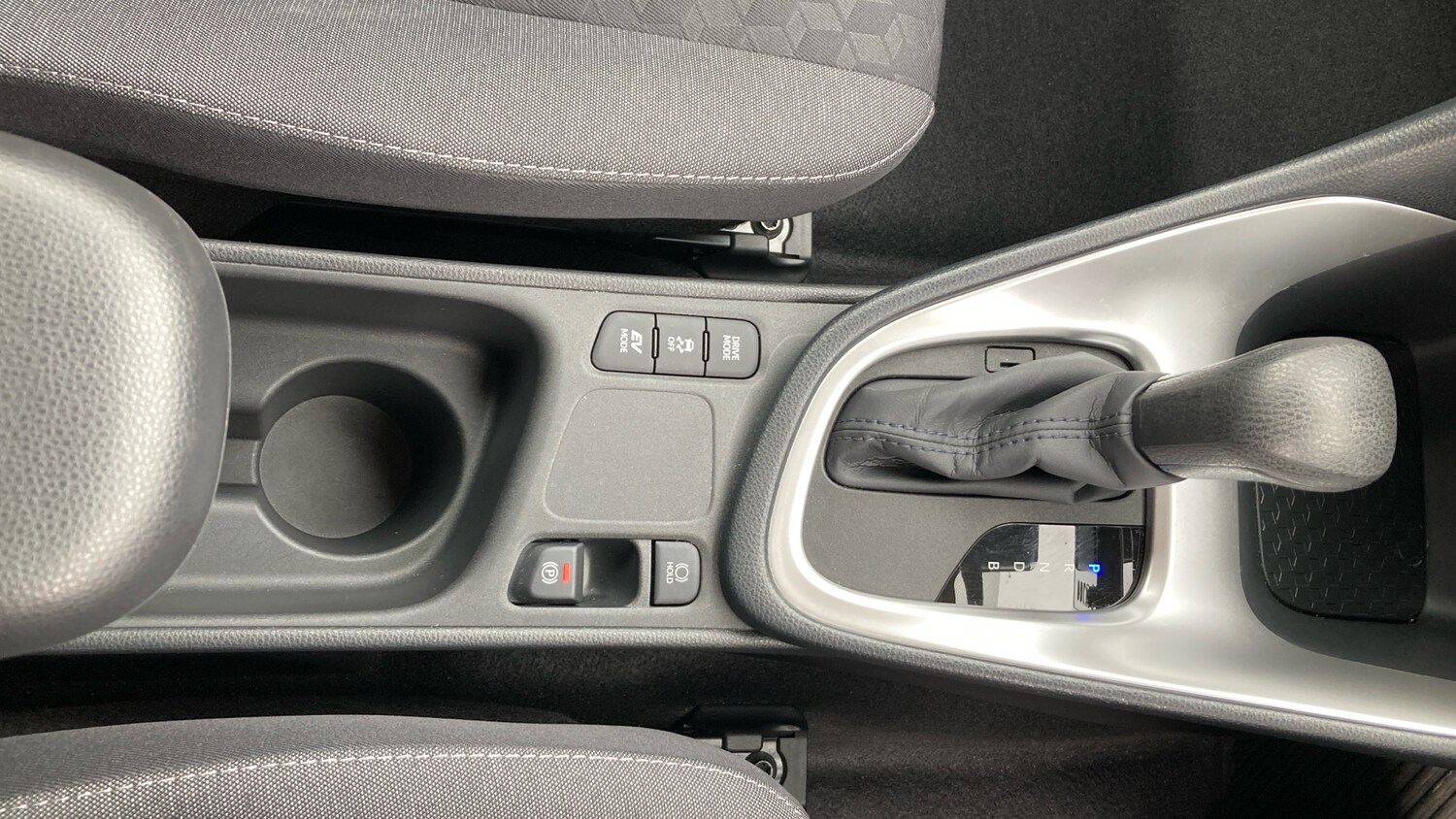 Used Toyota Yaris 2021 for sale - 77639110: Photo 39