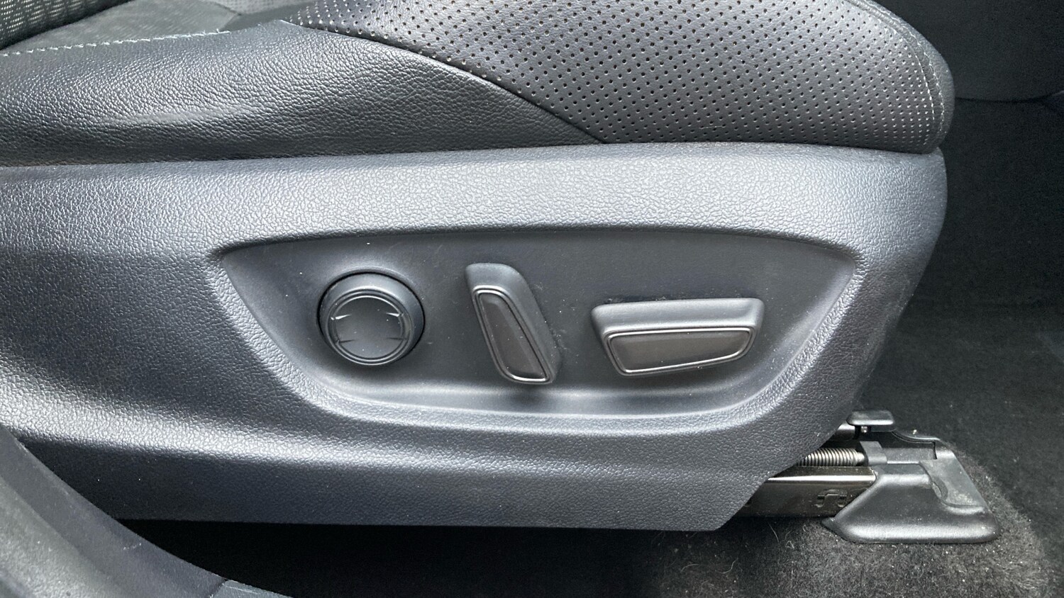 Used Toyota C-HR 2020 for sale - 76780047: Photo 34