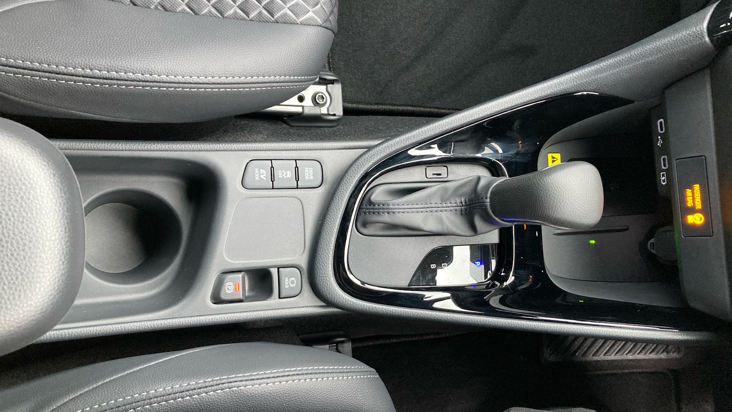 Used Toyota Yaris 2025 for sale - 77996903: Photo 39