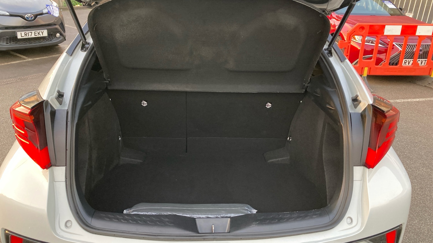 Used Toyota C-HR 2023 for sale - 76415696: Photo 14