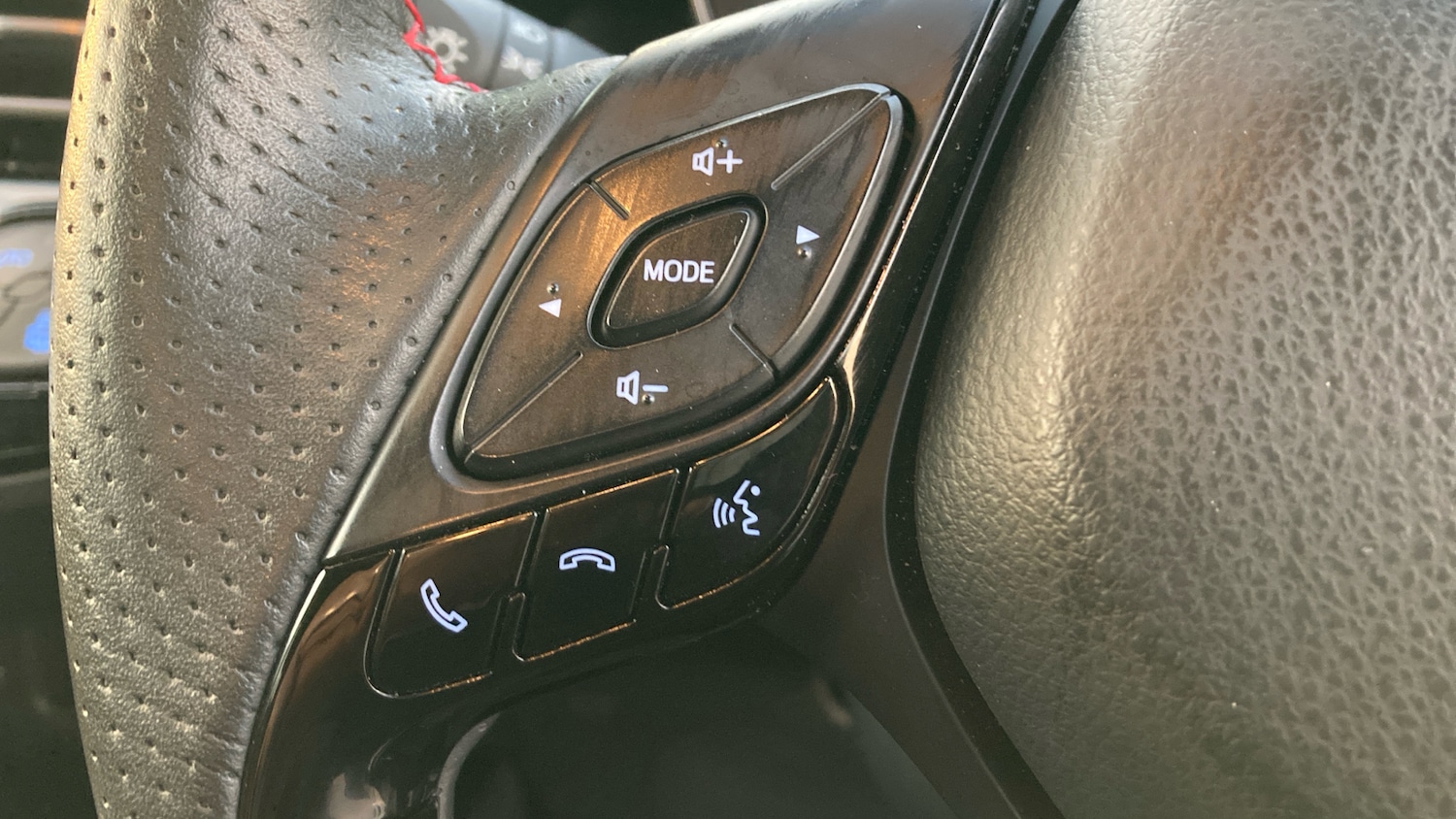 Used Toyota C-HR 2023 for sale - 76415696: Photo 38