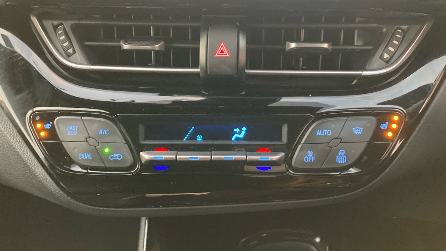 Used Toyota C-HR 2023 for sale - 76415696: Photo 40