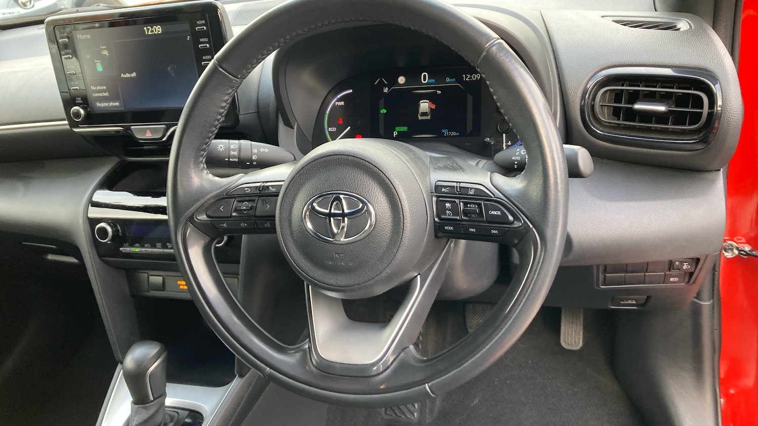 Used Toyota Yaris Cross 2021 for sale - 76612520: Photo 8