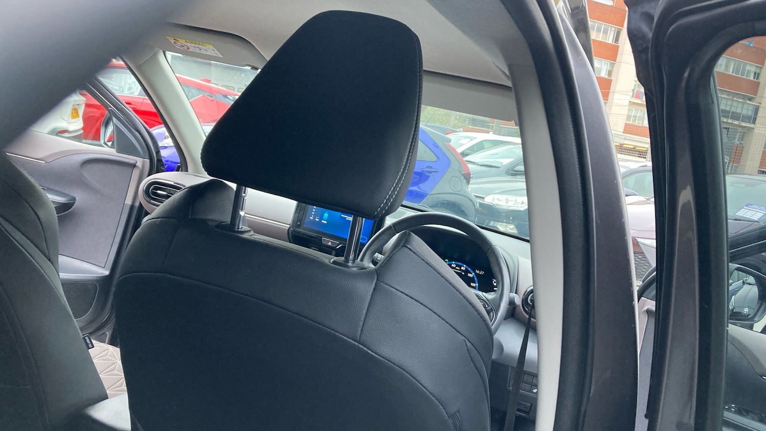 Used Toyota Yaris Cross 2023 for sale - 76682228: Photo 20