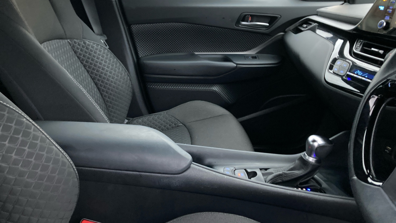 Used Toyota C-HR 2022 for sale - 77340280: Photo 35