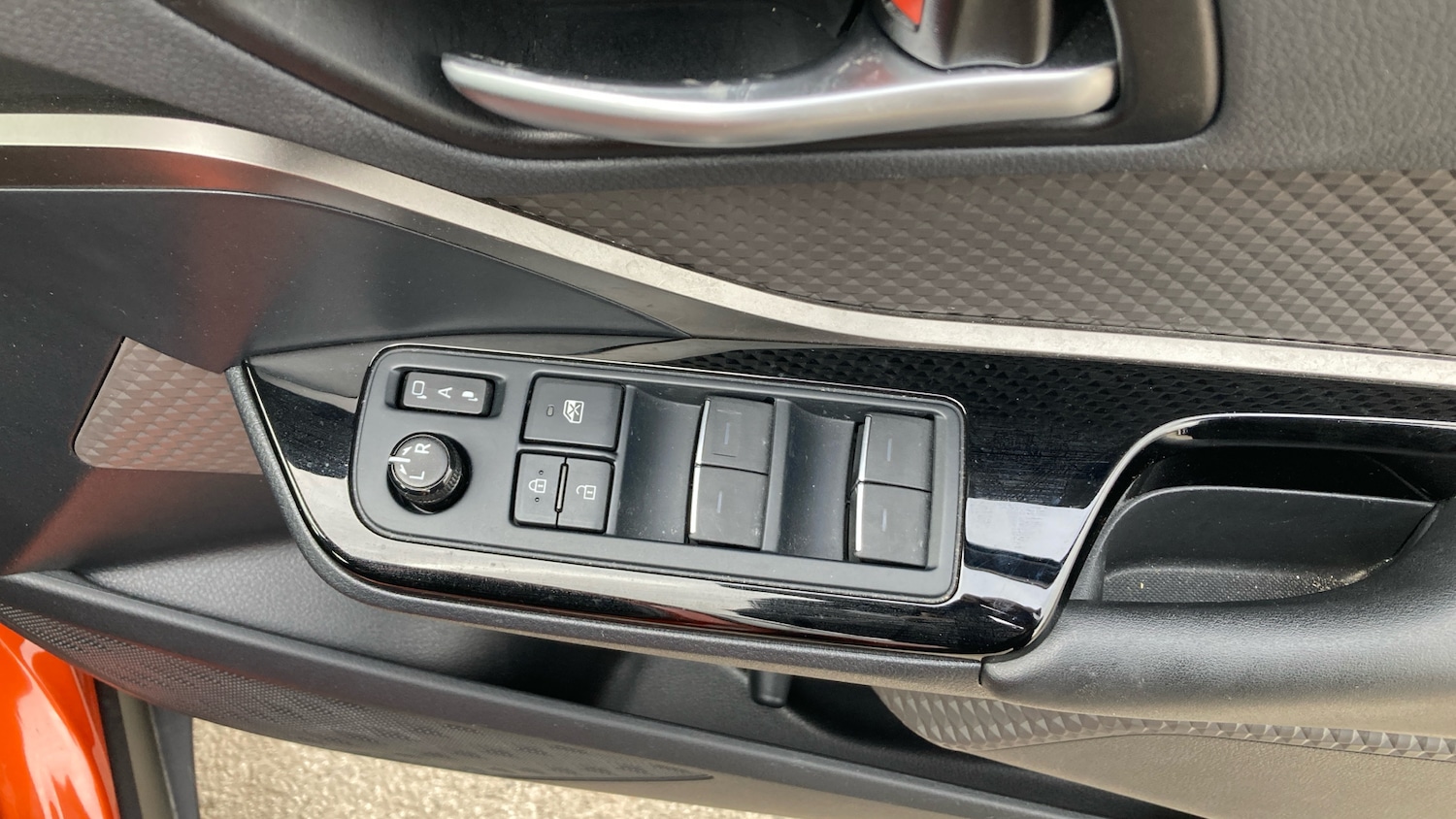 Used Toyota C-HR 2020 for sale - 78125068: Photo 35