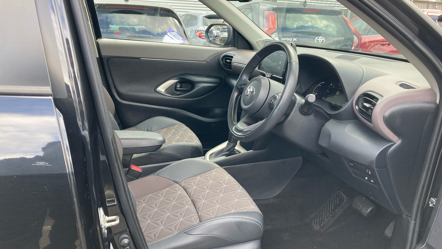 Used Toyota Yaris Cross 2023 for sale - 75995036: Photo 11