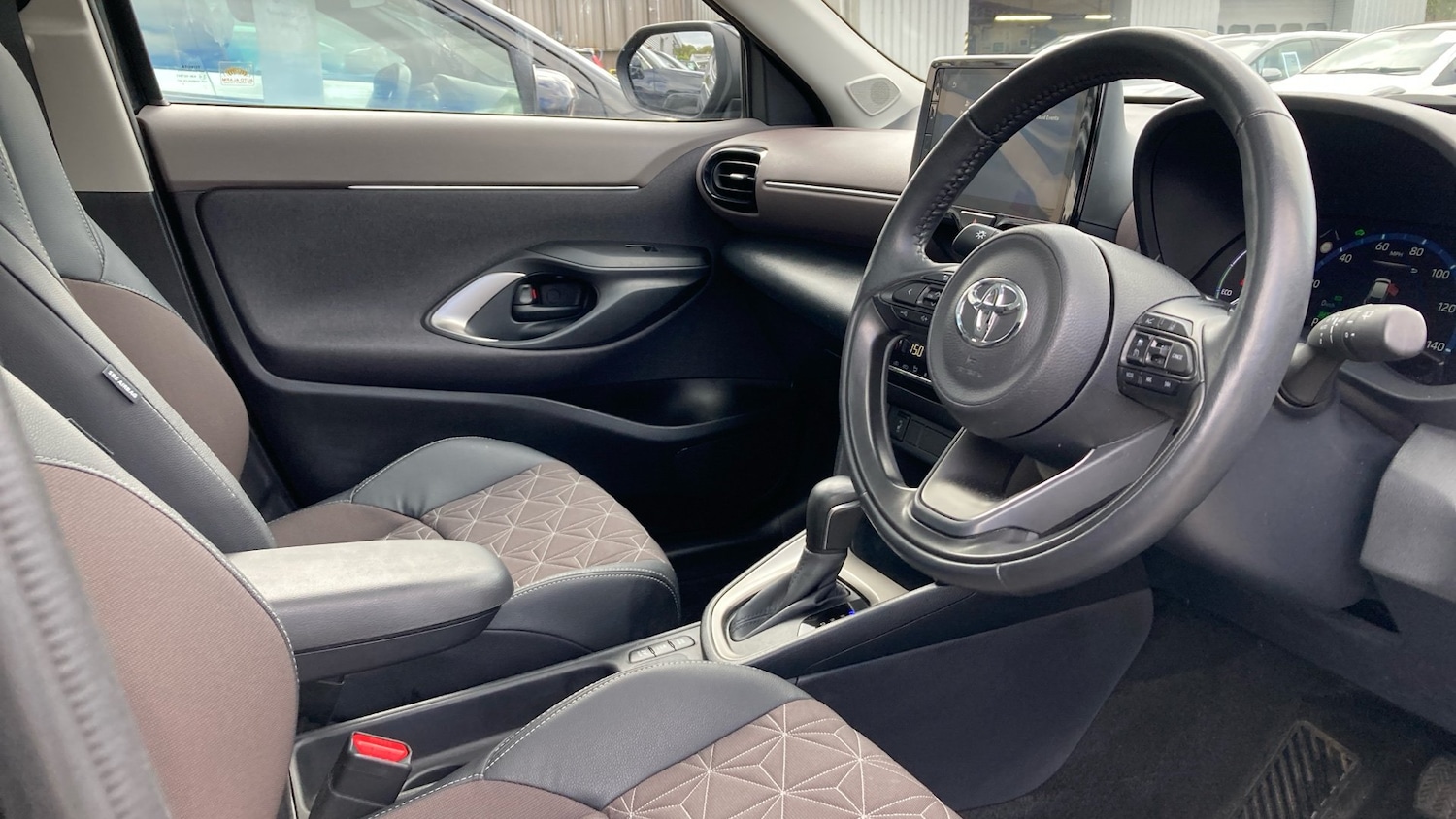 Used Toyota Yaris Cross 2023 for sale - 75995036: Photo 42
