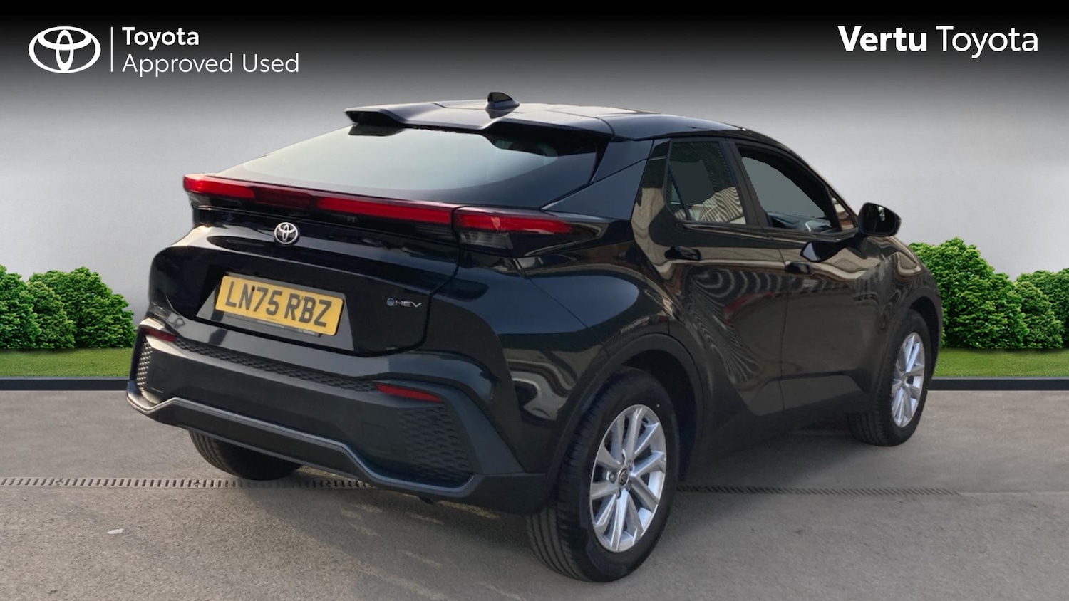 Used Toyota C-HR 2025 for sale - 77988920: Photo 2