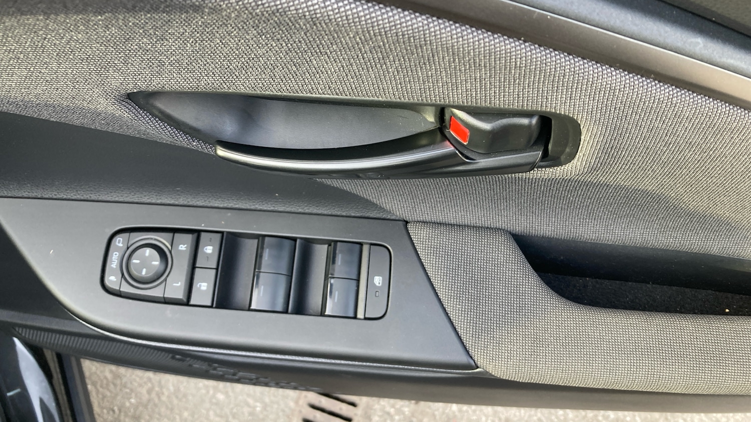 Used Toyota C-HR 2025 for sale - 77988920: Photo 33