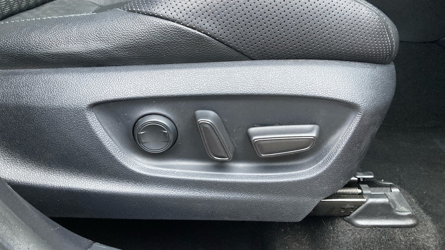 Used Toyota C-HR 2020 for sale - 77055558: Photo 34