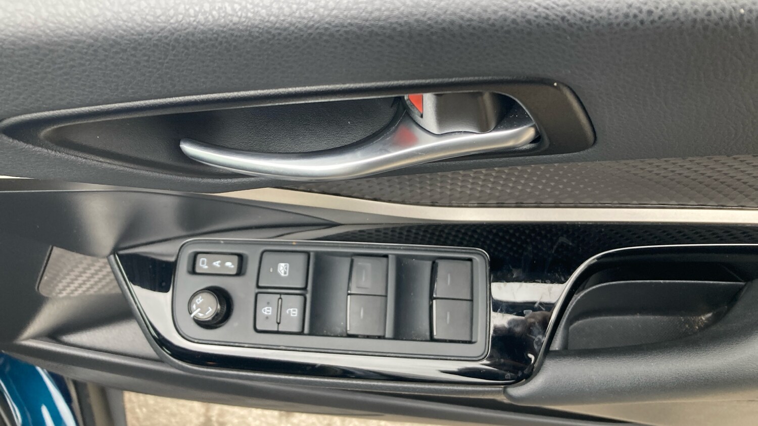 Used Toyota C-HR 2023 for sale - 78149864: Photo 32