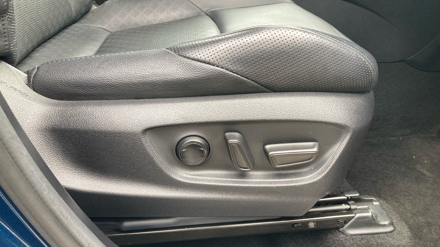 Used Toyota C-HR 2023 for sale - 78149864: Photo 34