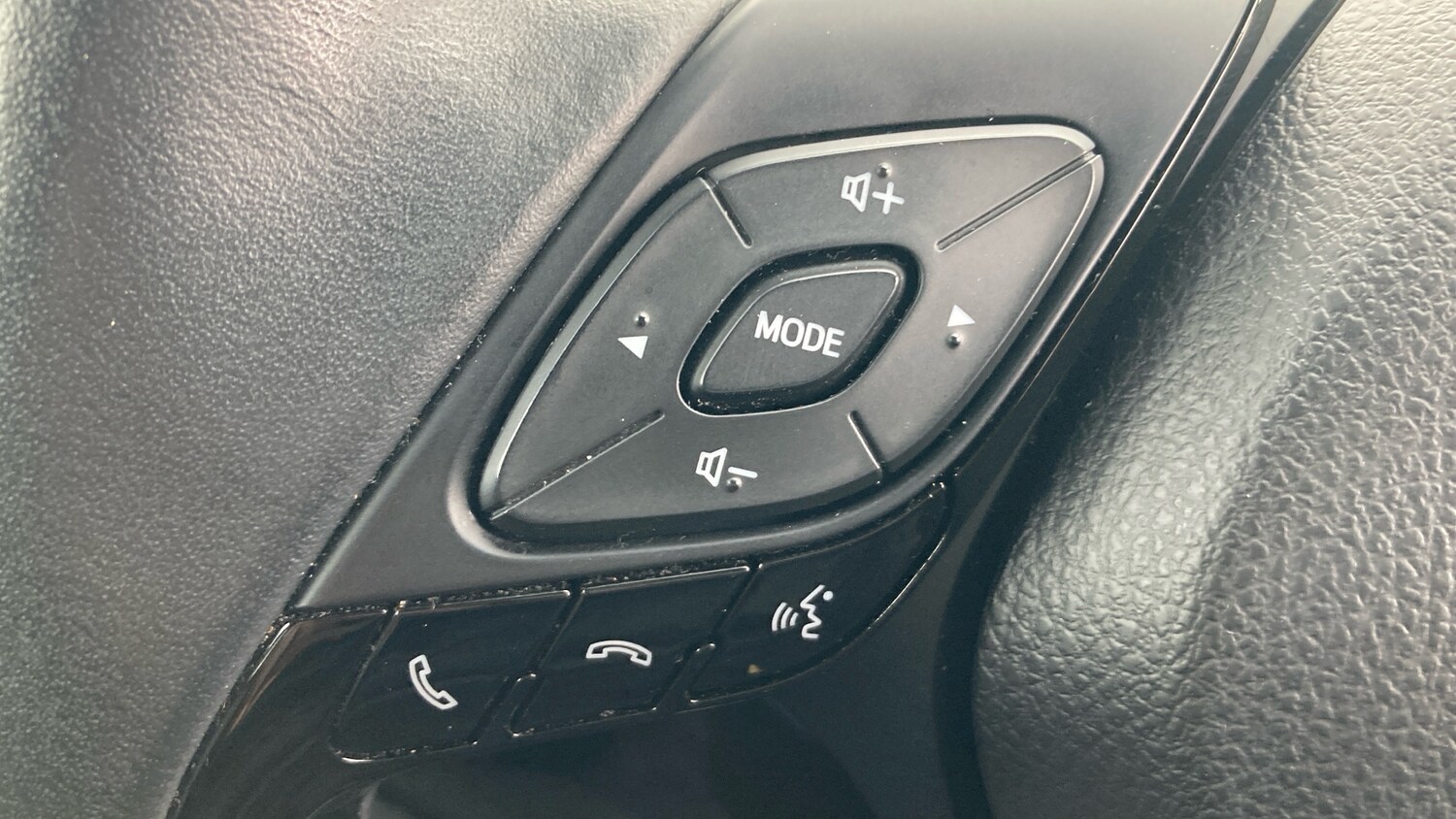 Used Toyota C-HR 2023 for sale - 78149864: Photo 39