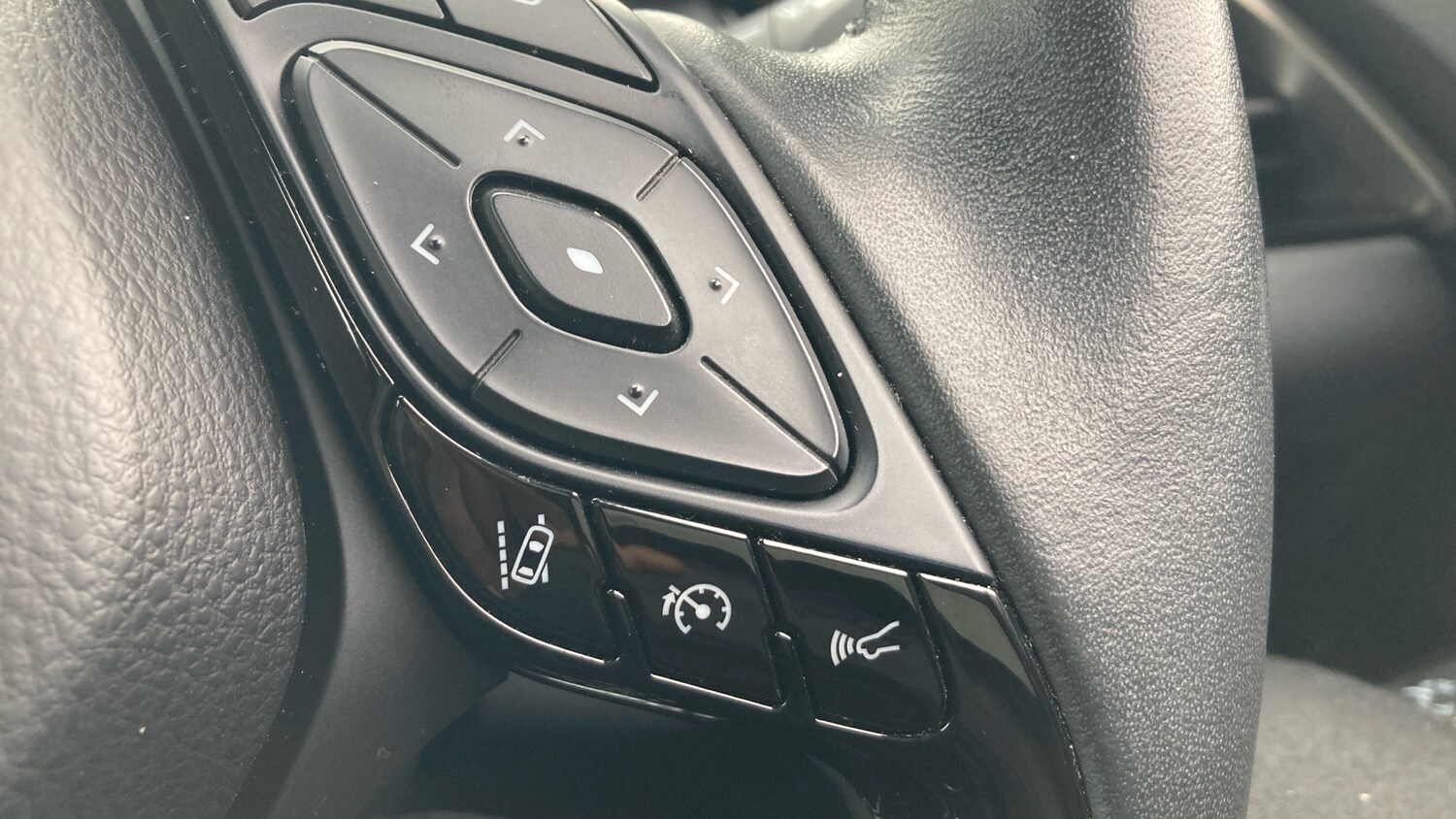 Used Toyota C-HR 2023 for sale - 78149864: Photo 40