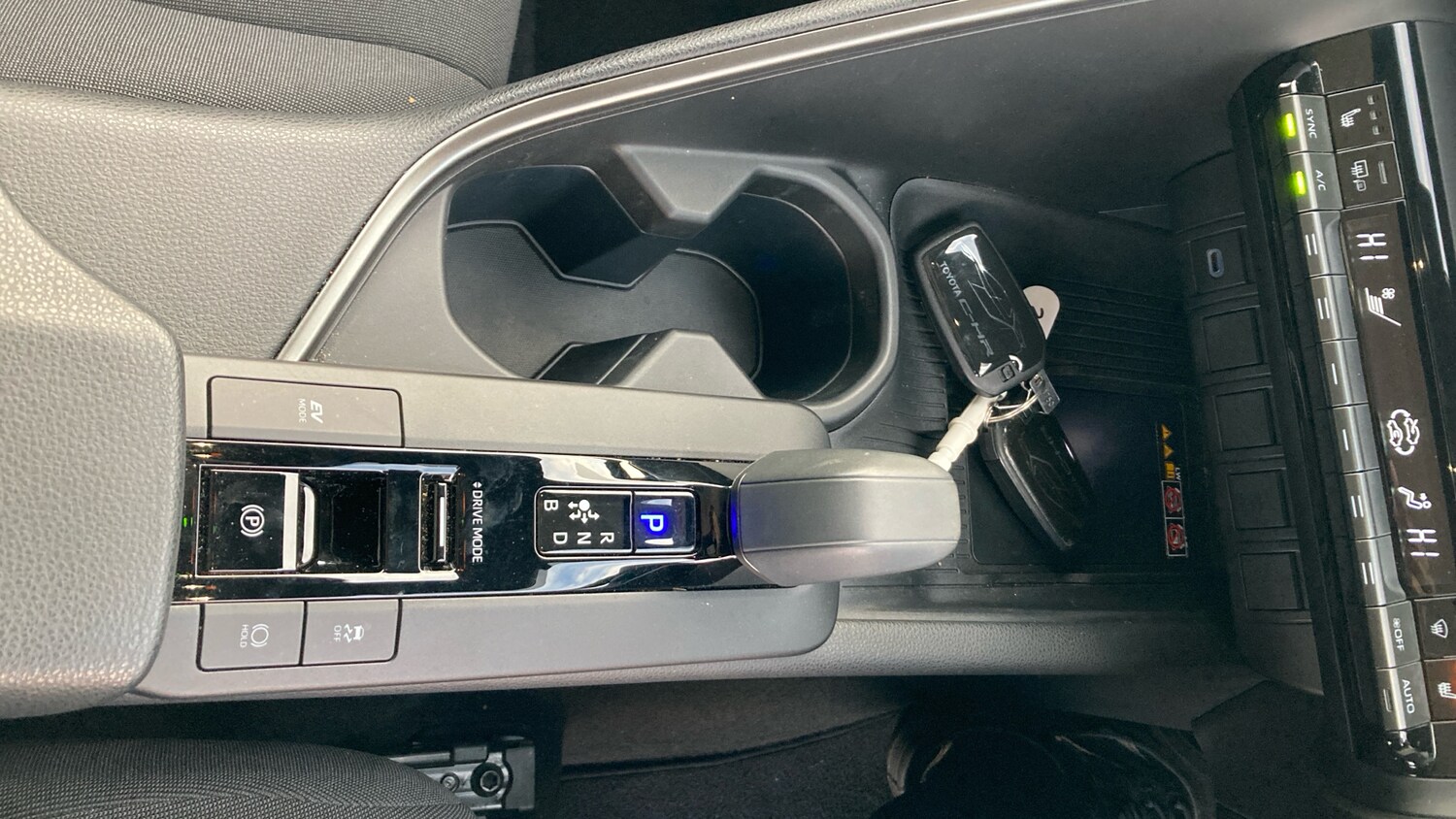 Used Toyota C-HR 2024 for sale - 76692653: Photo 25