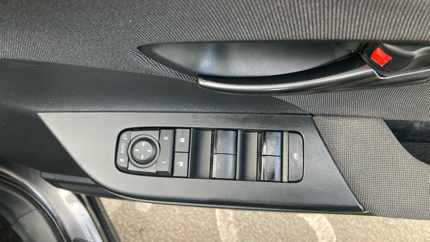 Used Toyota C-HR 2024 for sale - 76692653: Photo 30