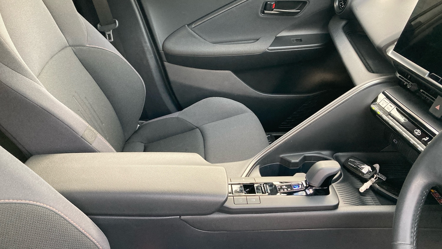 Used Toyota C-HR 2024 for sale - 76692653: Photo 32