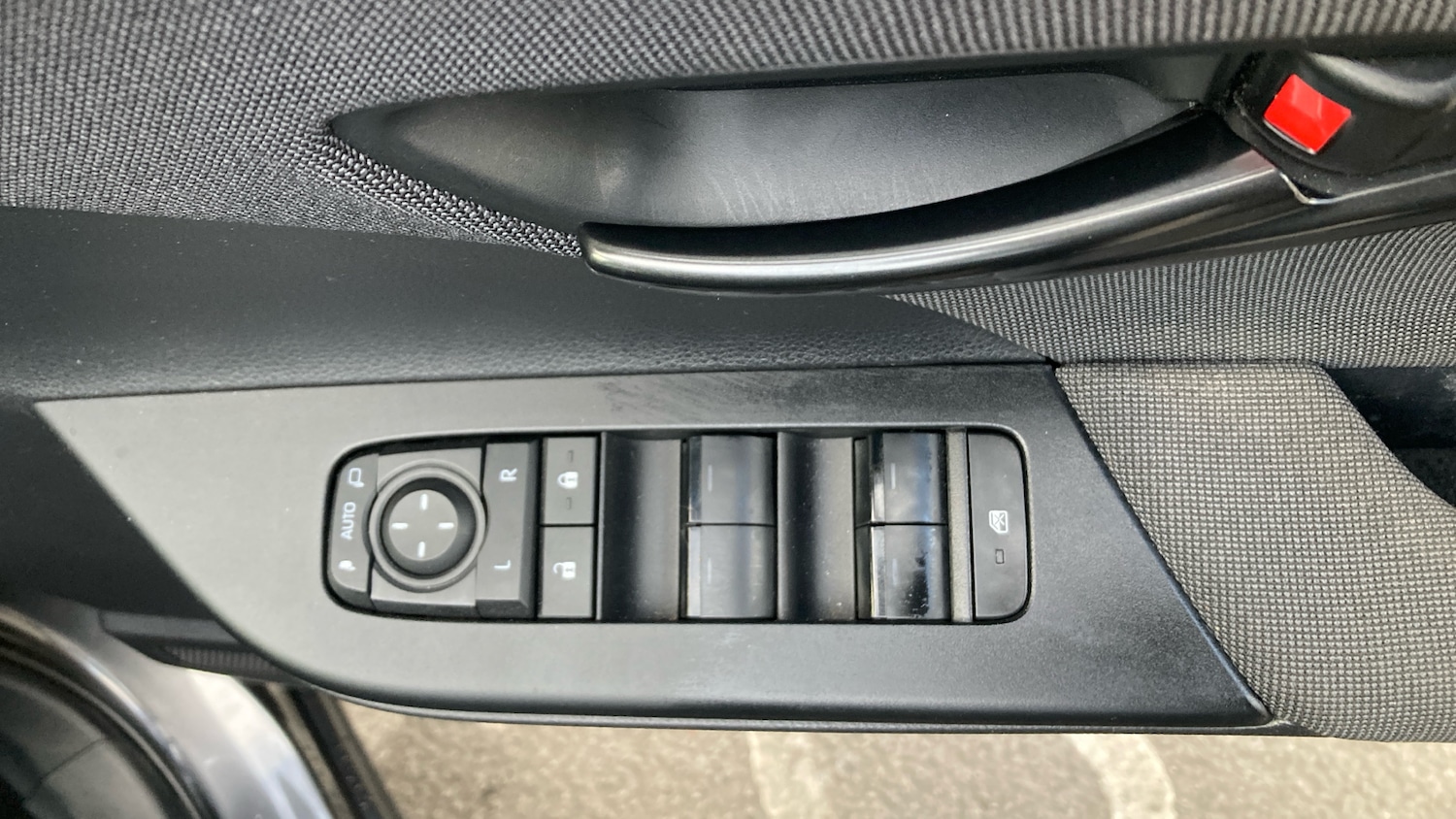 Used Toyota C-HR 2024 for sale - 76692653: Photo 33