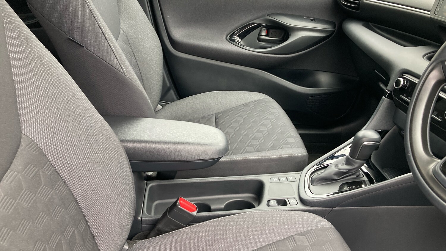 Used Toyota Yaris 2024 for sale - 78163159: Photo 32