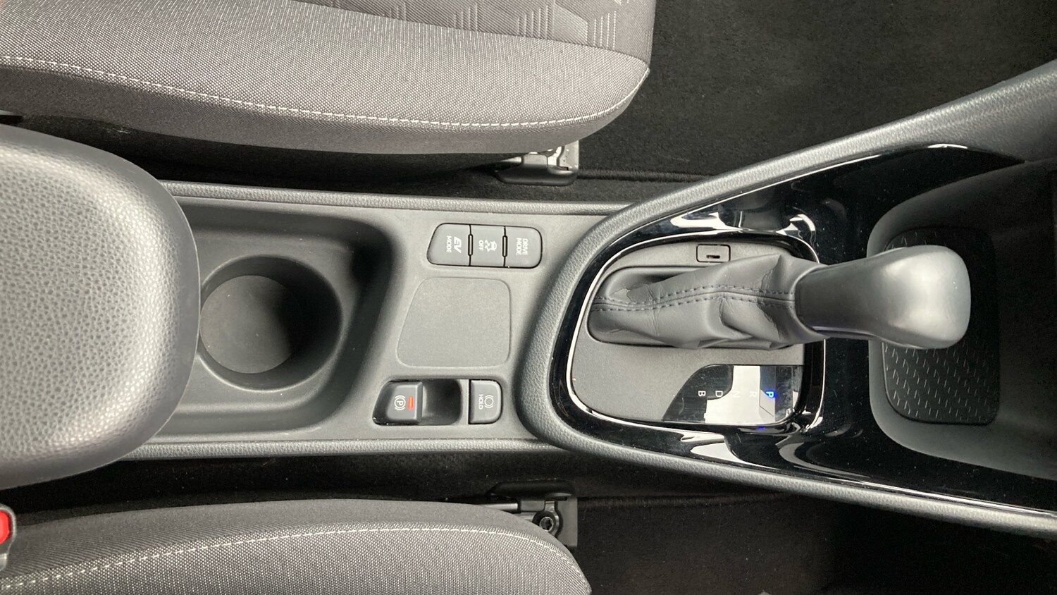 Used Toyota Yaris 2024 for sale - 78163159: Photo 40