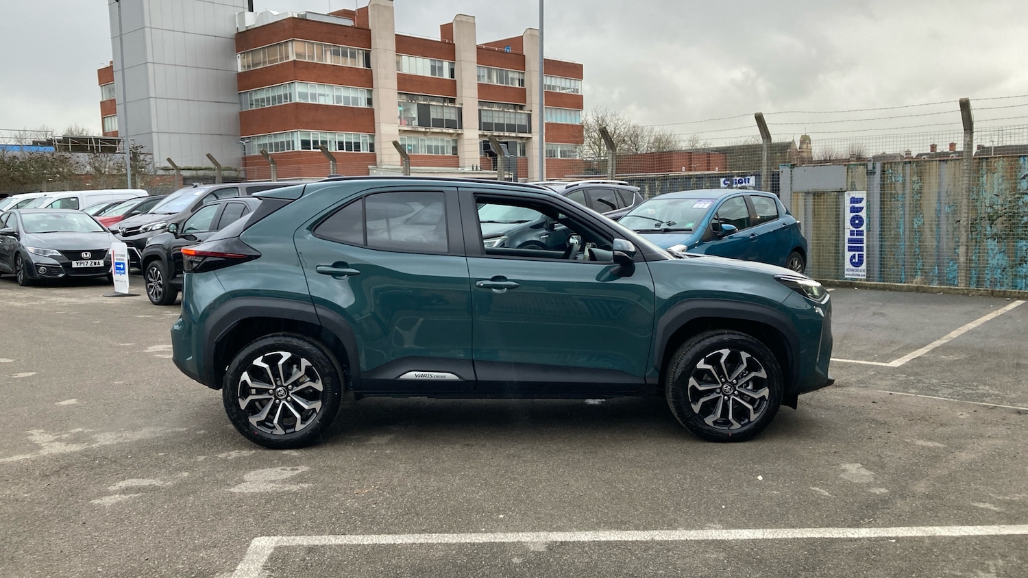 Used Toyota Yaris Cross 2025 for sale - 77450237: Photo 16