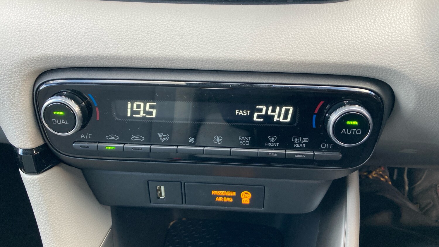 Used Toyota Yaris 2023 for sale - 77375799: Photo 39