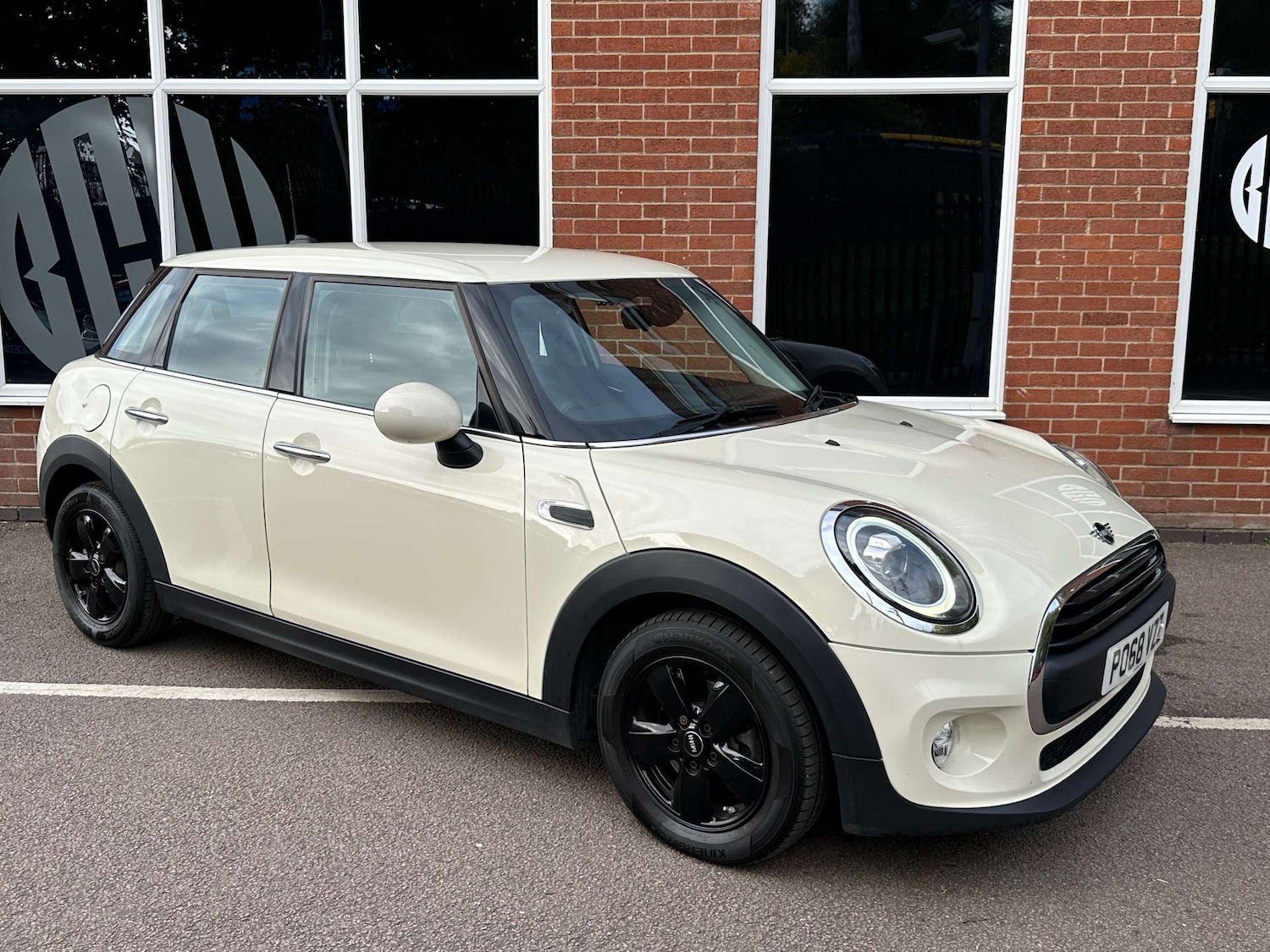 Used MINI Hatch 2018 for sale - 76132433: Photo 1