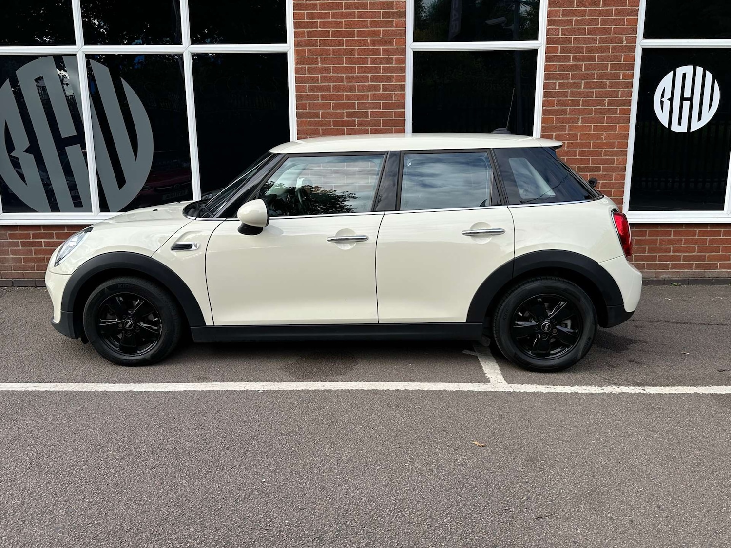 Used MINI Hatch 2018 for sale - 76132433: Photo 2