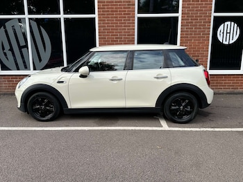 Used MINI Hatch 2018 for sale - 76132433: Photo 2