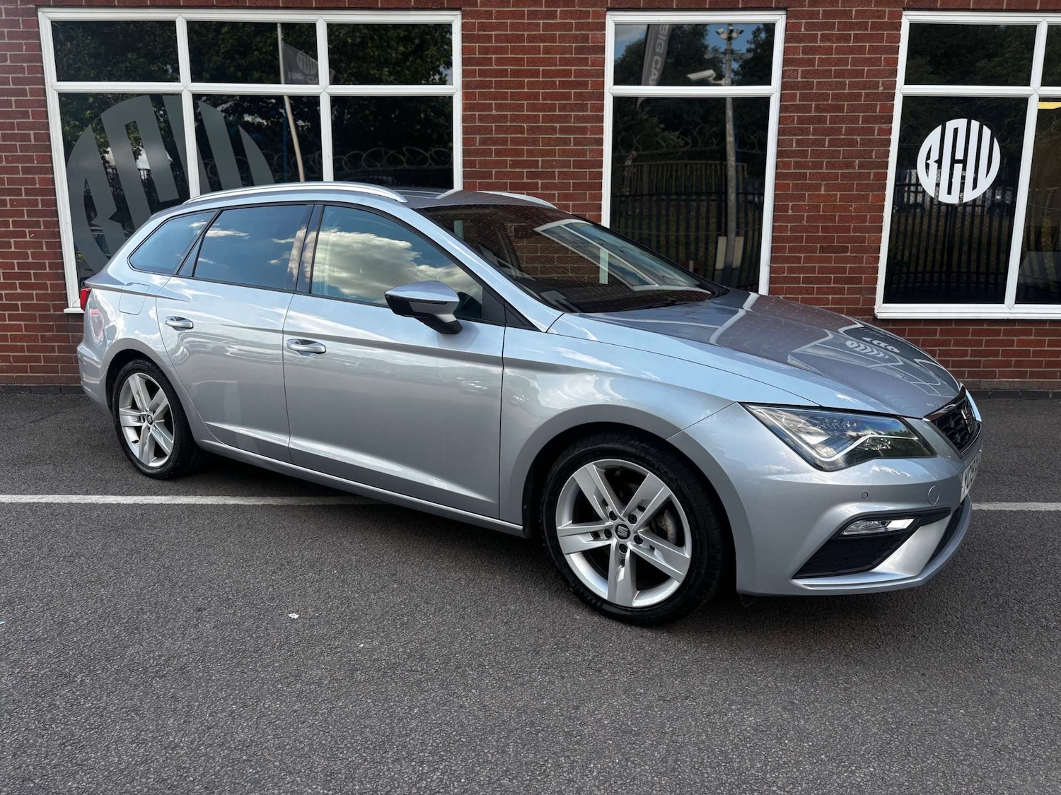 Used SEAT Leon 2019 for sale - 75631374: Photo 1