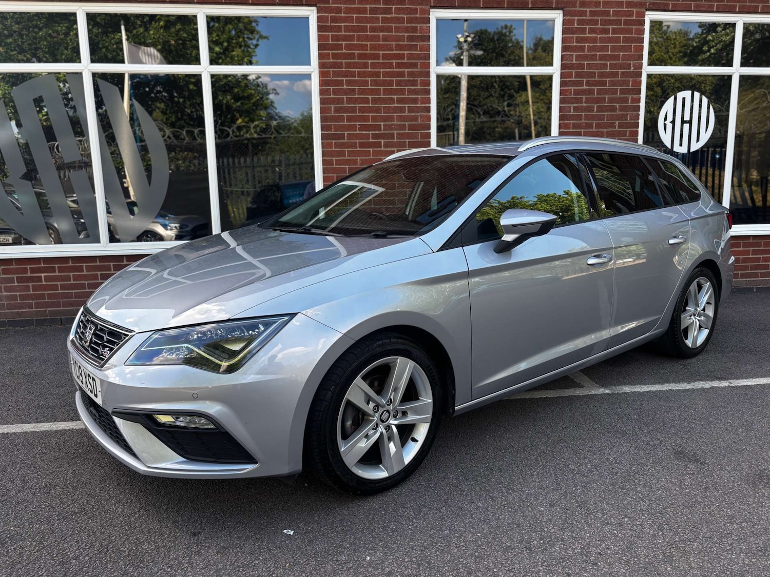 Used SEAT Leon 2019 for sale - 75631374: Photo 2
