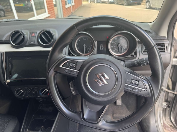 Used Suzuki Swift 2021 for sale - 75549000: Photo 20