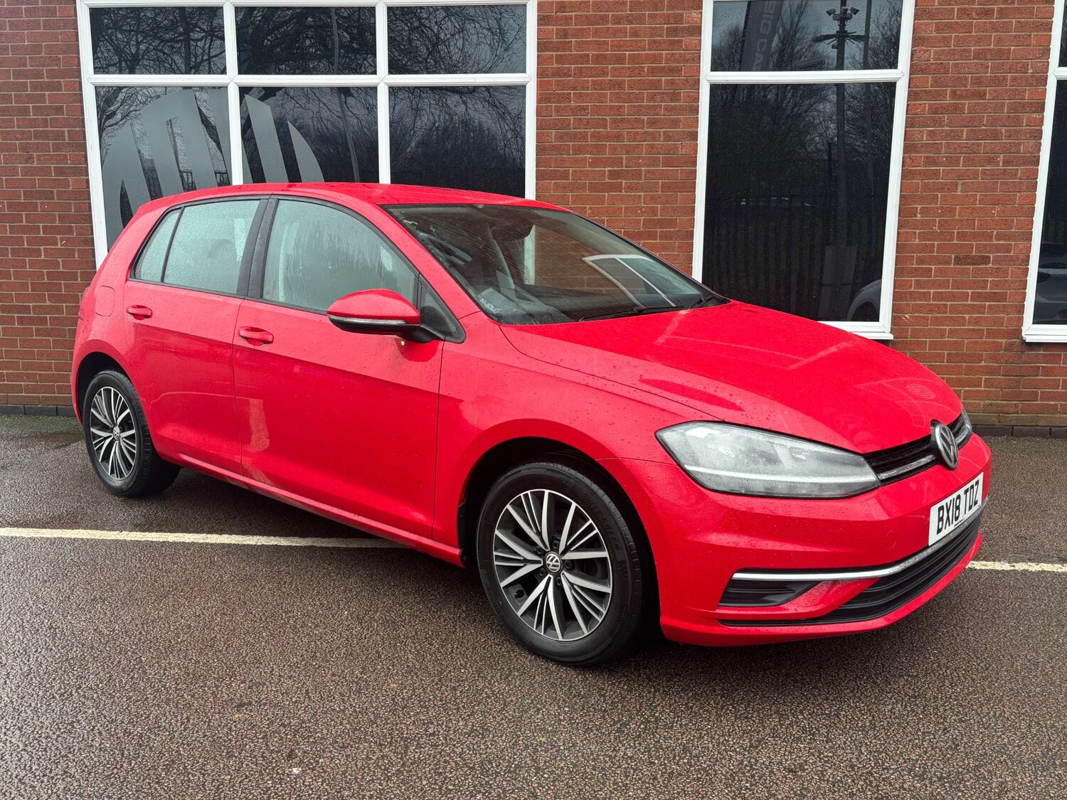 Used Volkswagen Golf 2018 for sale - 77342237: Photo 1