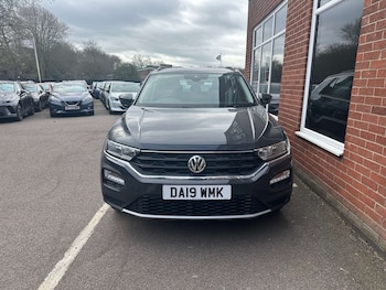 Used Volkswagen T-Roc 2019 for sale - 77896403: Photo