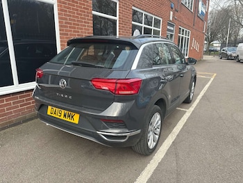 Used Volkswagen T-Roc 2019 for sale - 77896403: Photo
