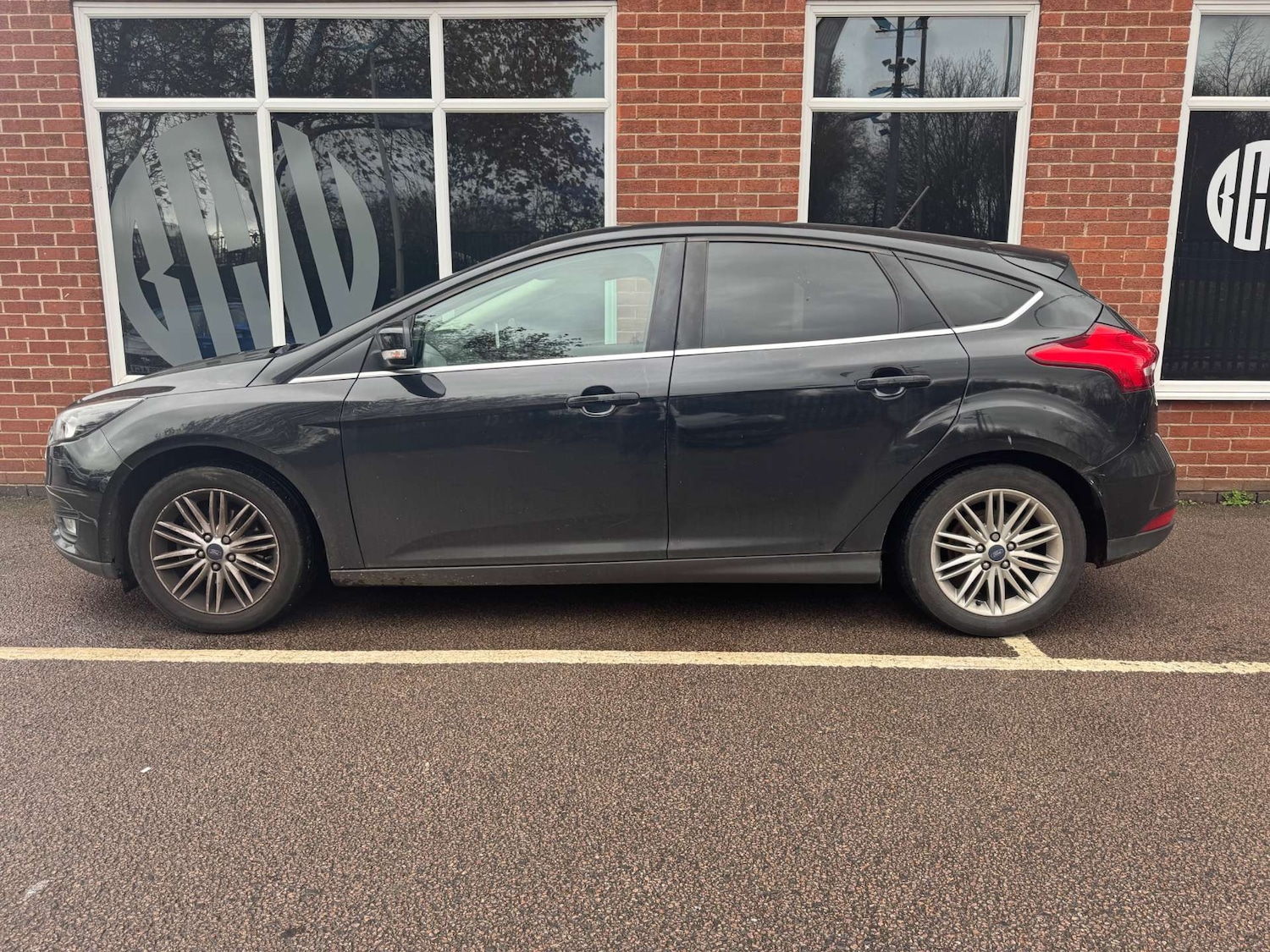 Used Ford Focus 2017 for sale - 76544275: Photo 2