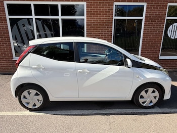 Used Toyota AYGO 2021 for sale - 76277750: Photo 2