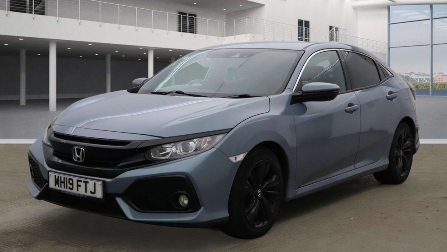 Used Honda Civic 2019 for sale - 76569720: Photo 2