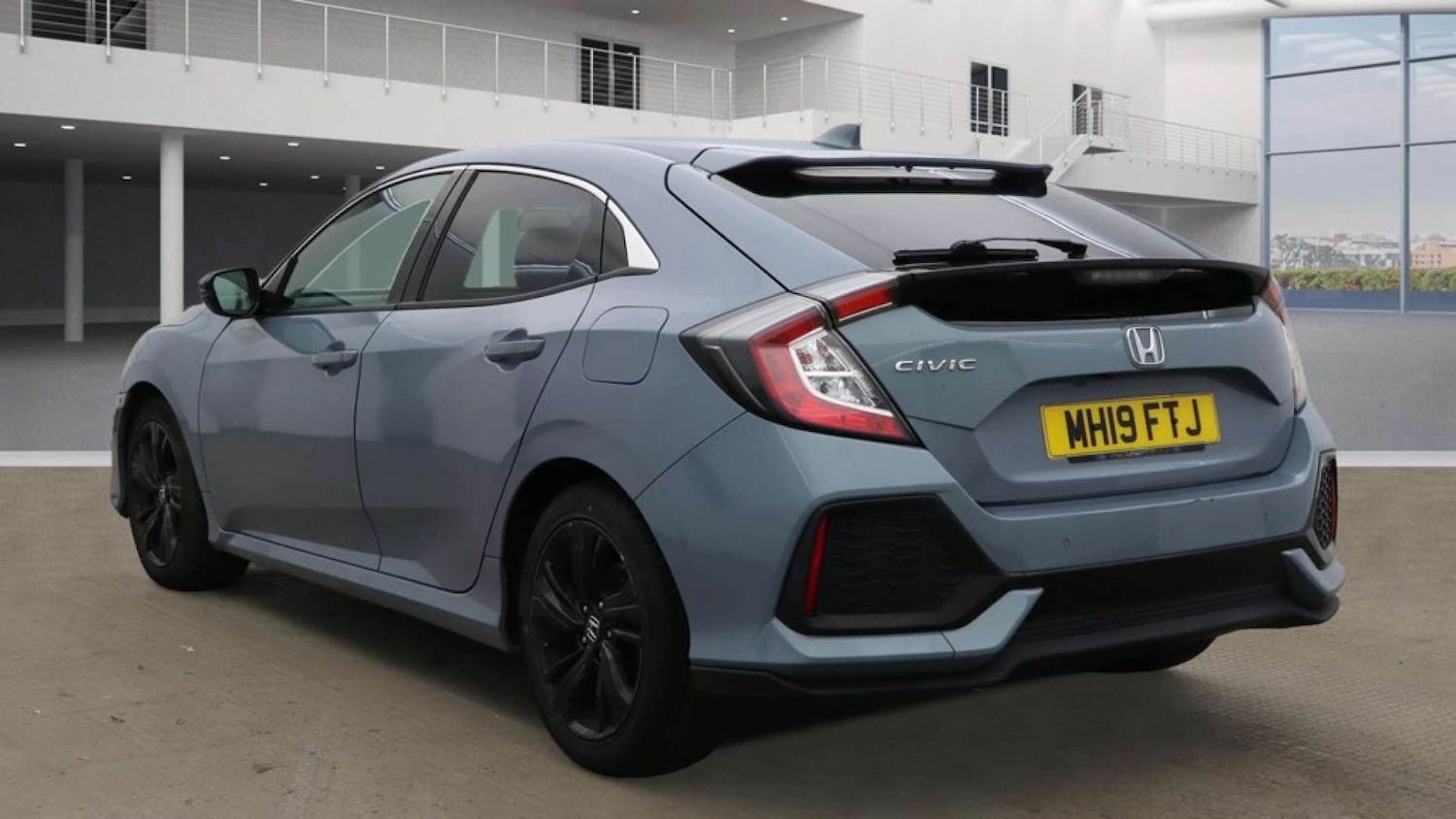 Used Honda Civic 2019 for sale - 76569720: Photo 3