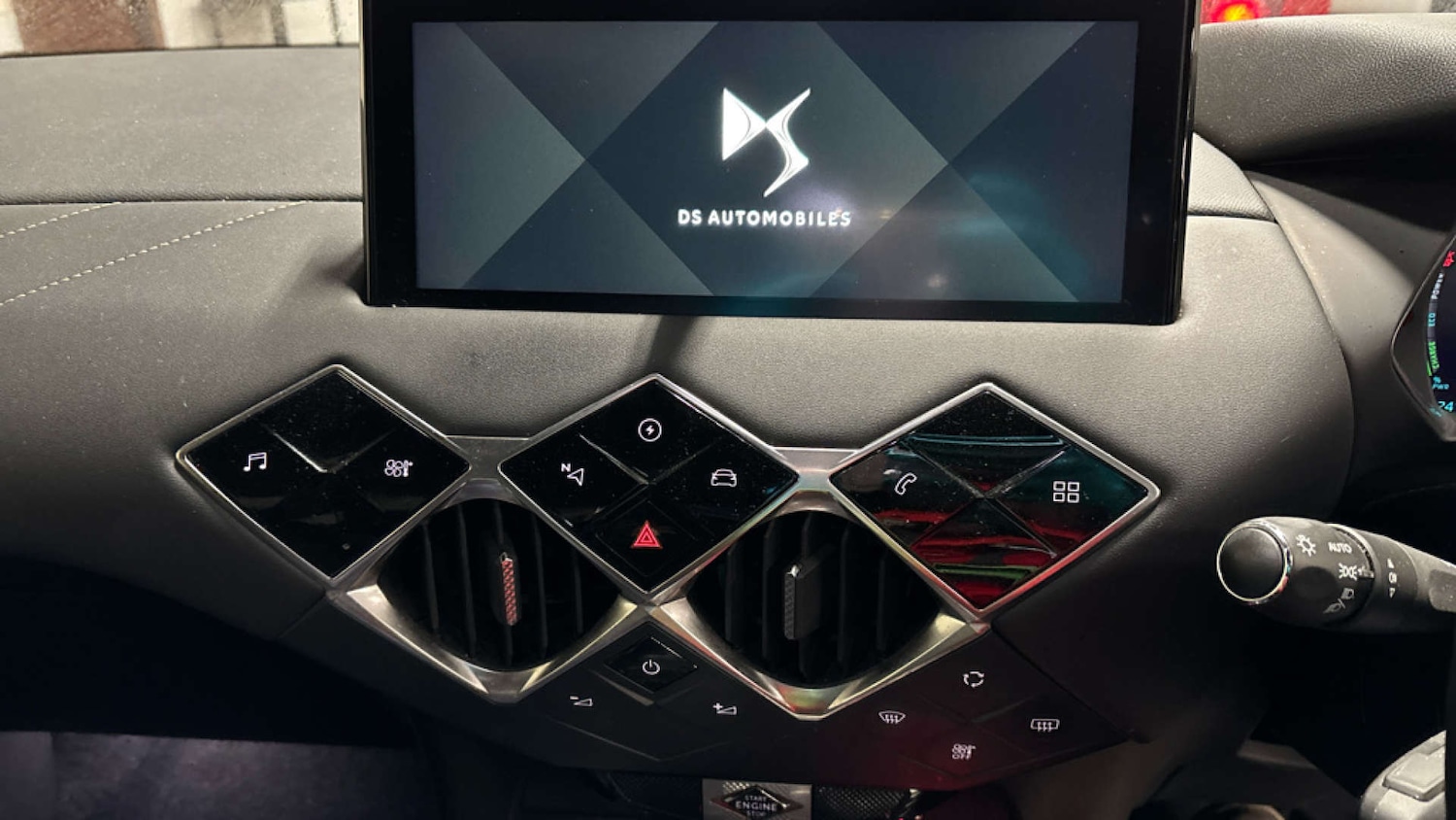 Used DS Automobiles DS 3 Crossback 2021 for sale - 76762542: Photo 10