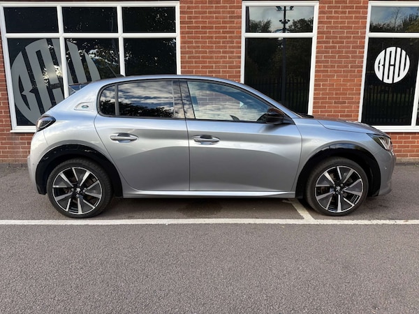 Used Peugeot 208 2021 for sale - 76197229: Photo 2